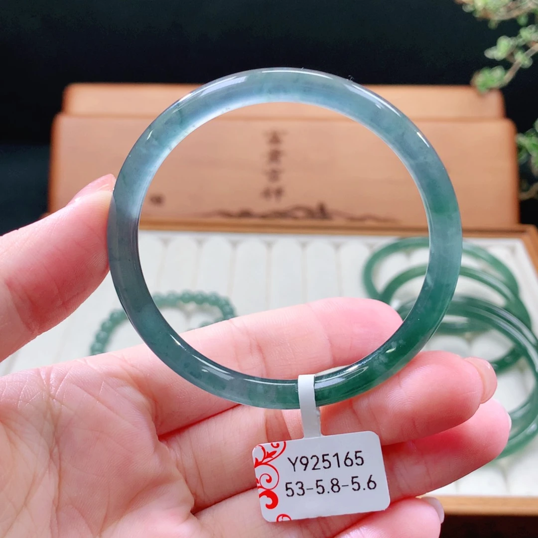 翡翠手镯（圆镯）未镶嵌