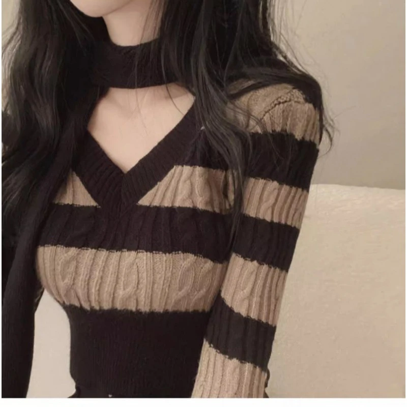 韩版设计感条纹围脖针织上衣女2025新款麻花领修身百搭短款毛衣