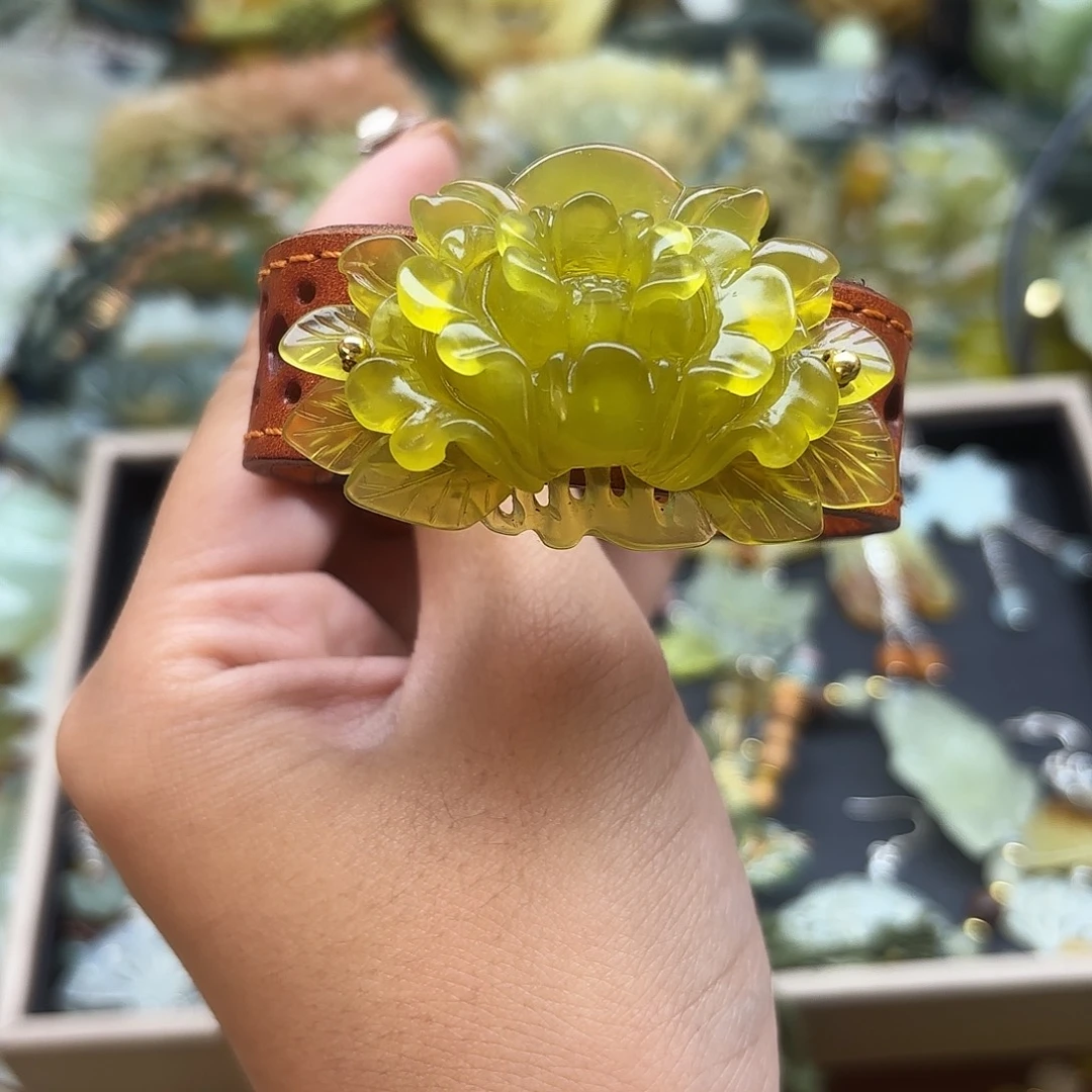 蛇纹石玉未镶嵌吊坠