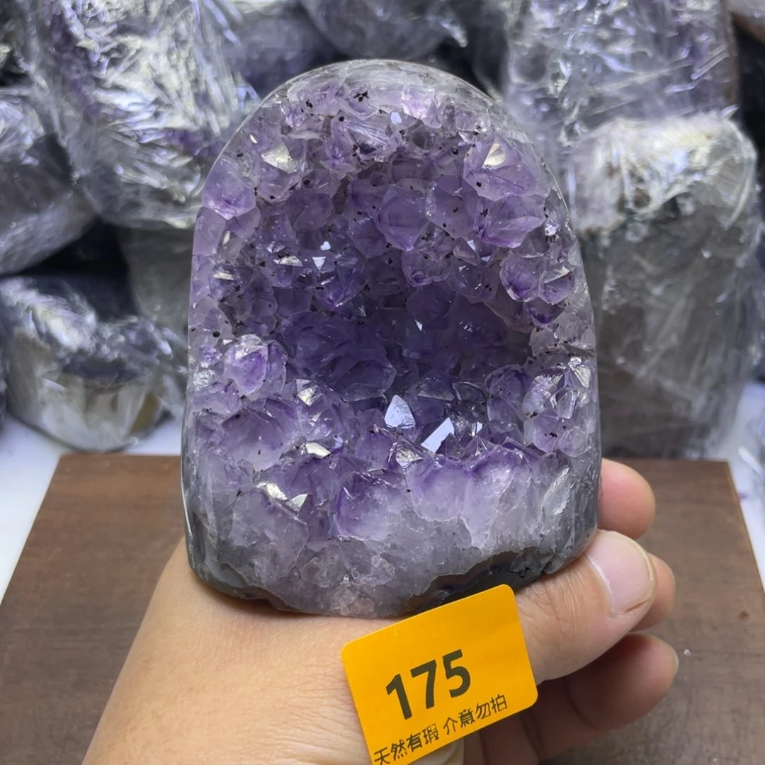 未镶嵌水晶大型摆件（非配饰）