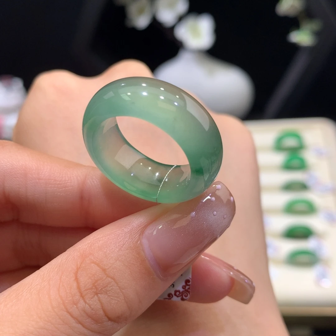 翡翠未镶嵌戒指翡翠