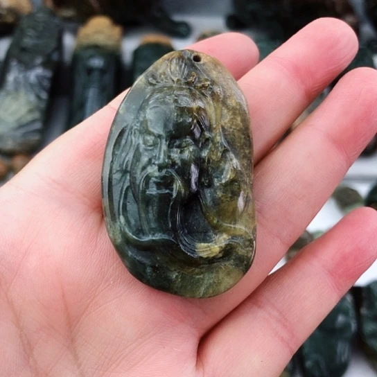 未镶嵌岫岩河磨玉（透闪石质玉）挂件