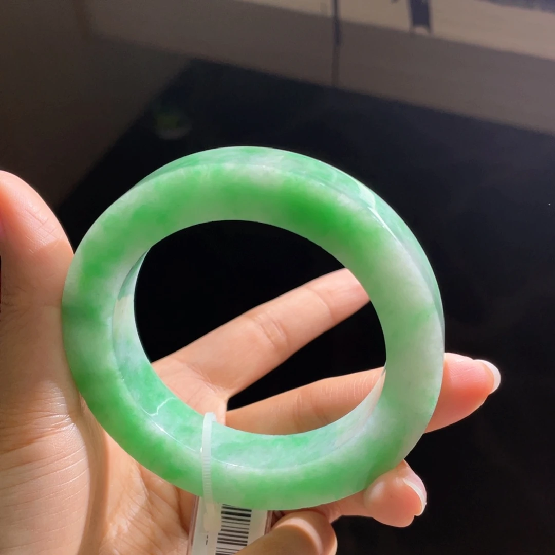 未镶嵌翡翠手镯定制翡翠