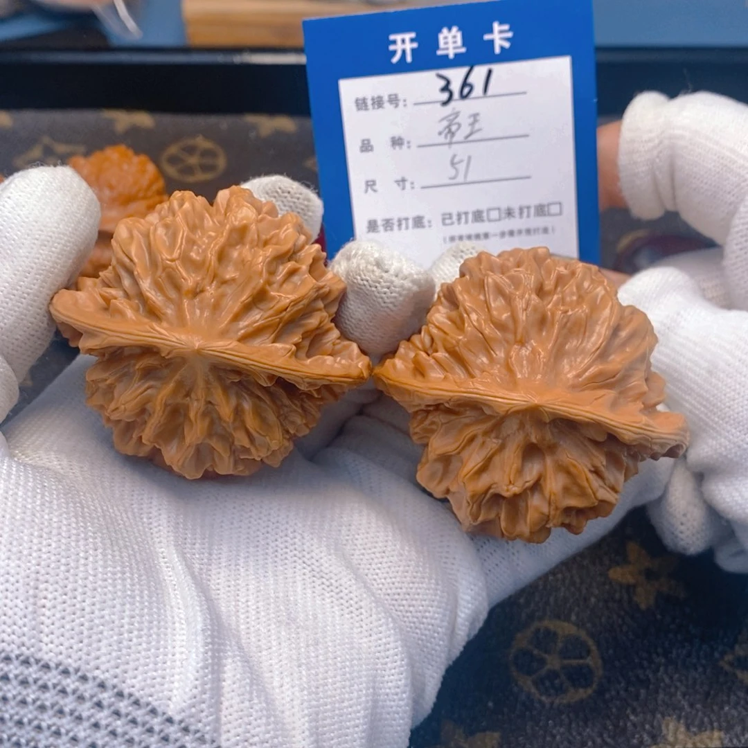 桃核吊坠文玩的很