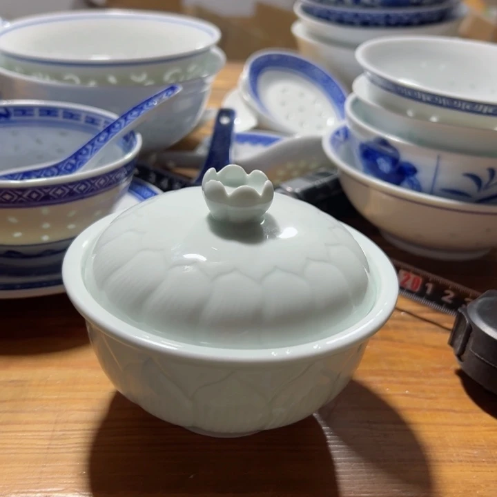 碗雕刻荷花小炖盅