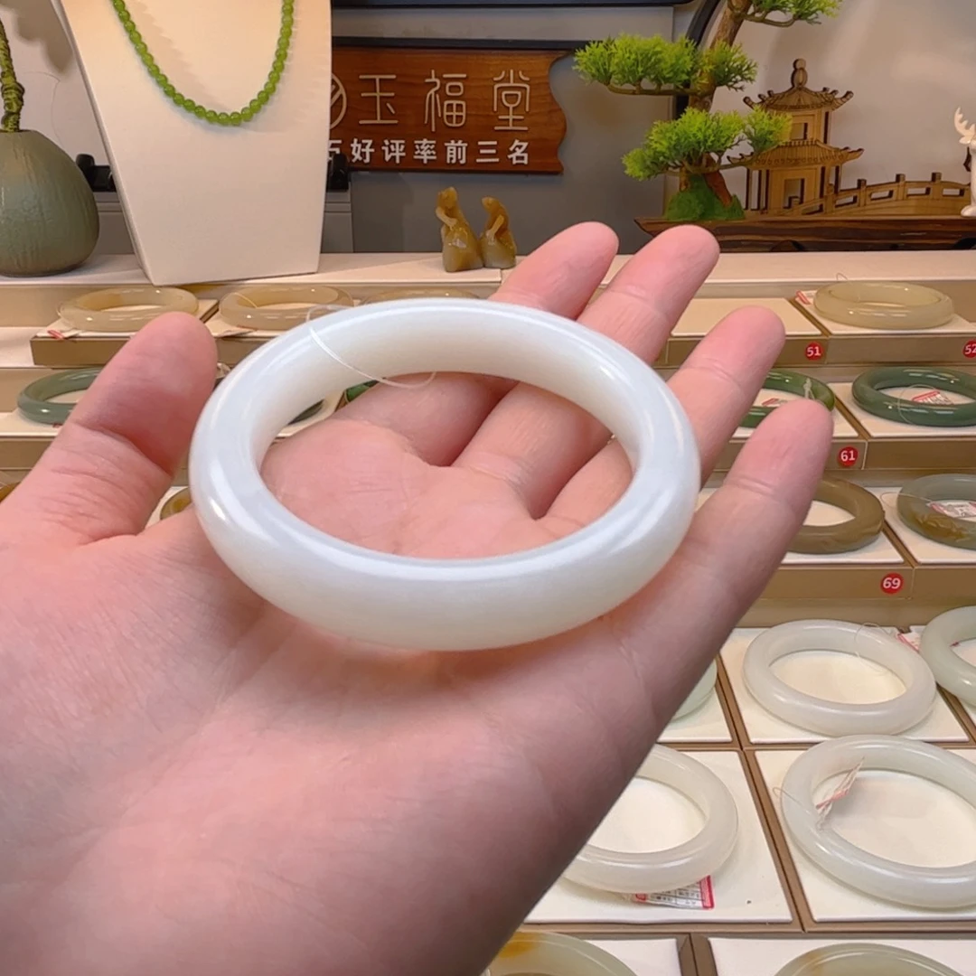 和田玉手镯未镶嵌