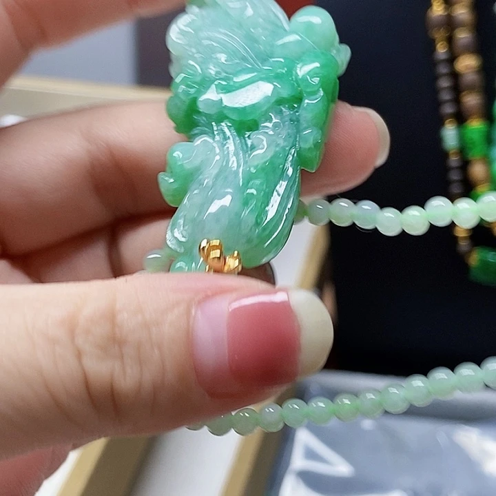 翡翠未镶嵌颈饰吊坠