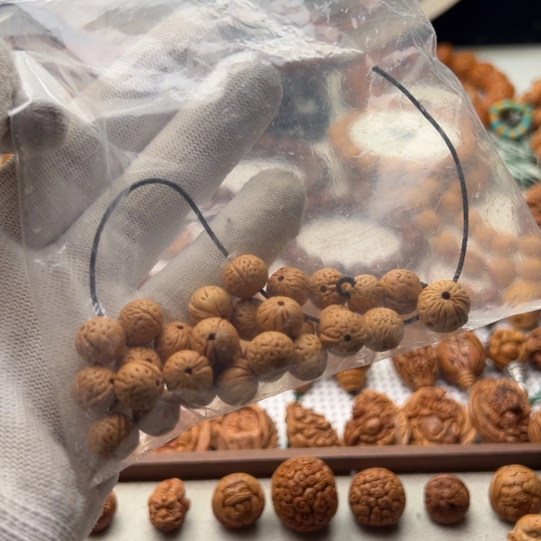 天***勤桃木桃核原皮手串工艺品