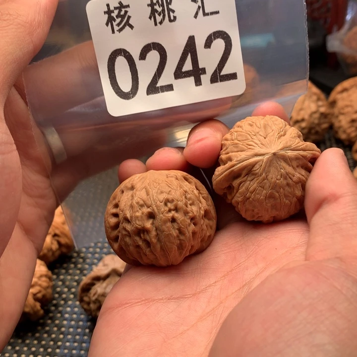 文玩核桃吊坠铁锤
