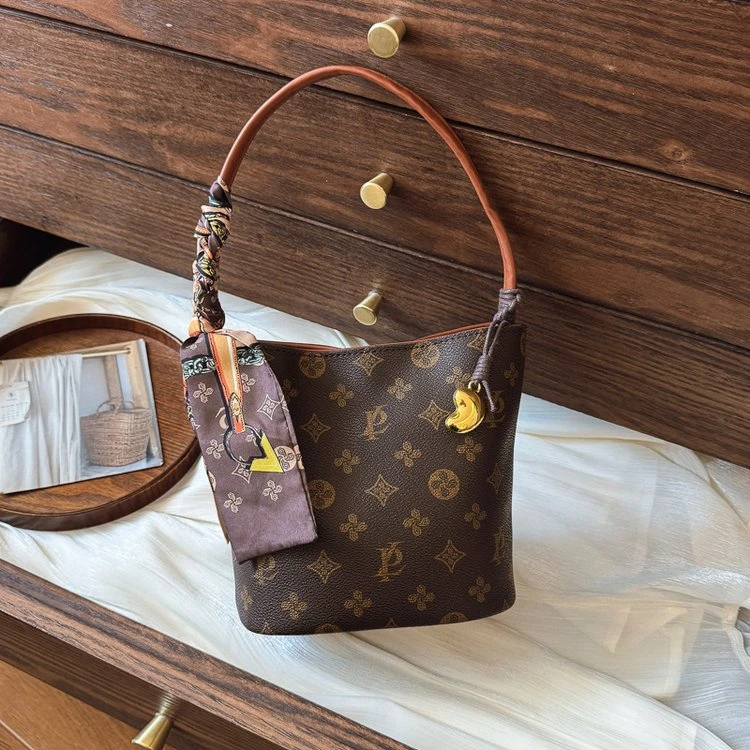 新款手提包中古老花女包2025早春百搭水桶包