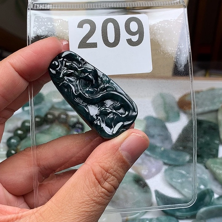 翡翠颈饰未镶嵌只**我翡翠