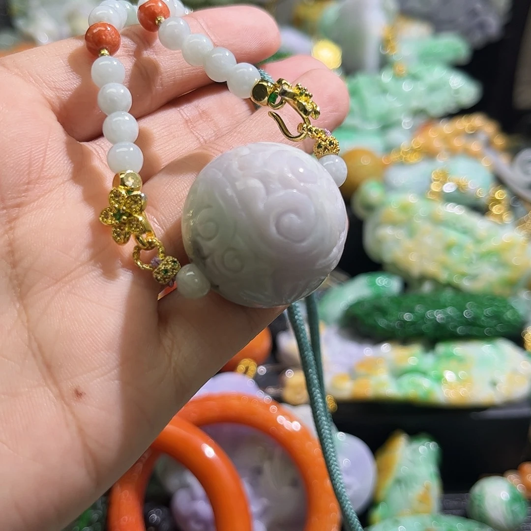 翡翠未镶嵌颈饰待编织
