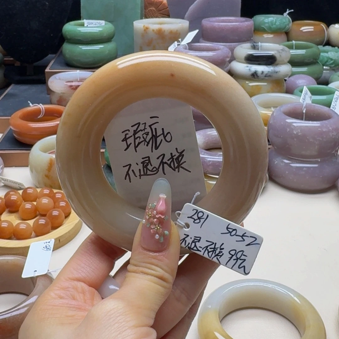 石英岩玉未镶嵌手镯