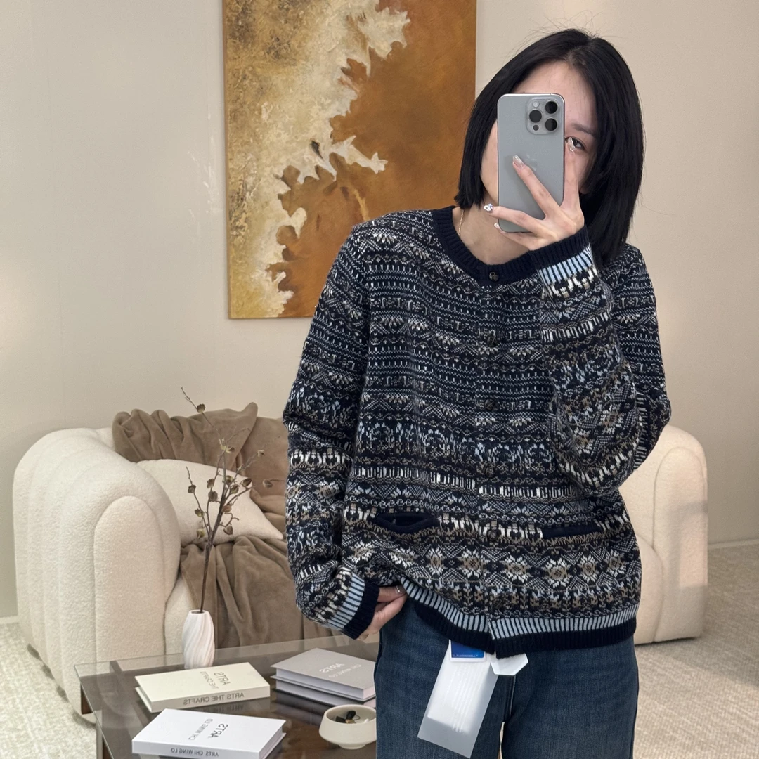 喜樂2024绵羊毛几何复古提花针织开衫冬季新款时尚百搭休闲保暖女