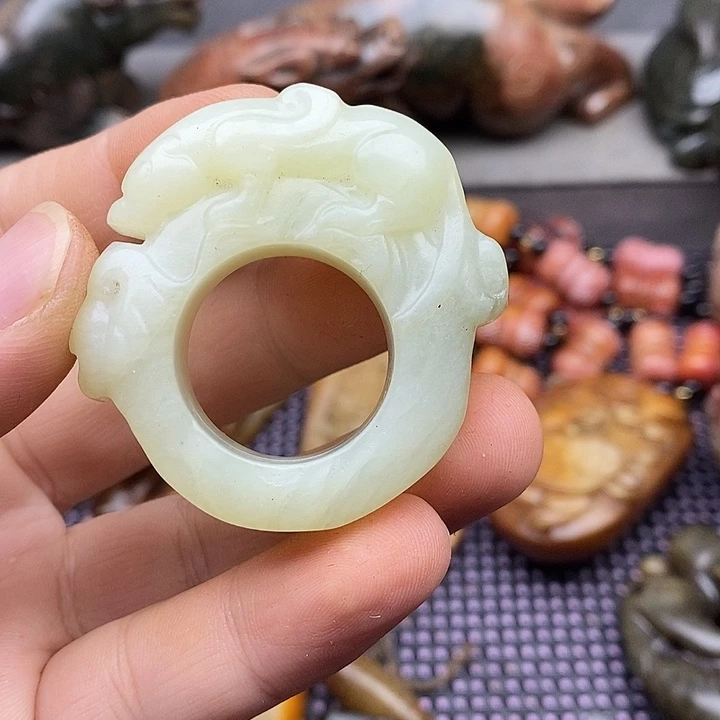 未镶嵌蛇纹石玉颈饰