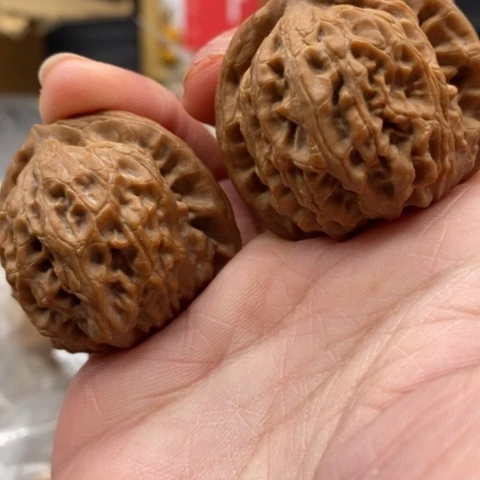 文玩核桃吊坠蓝****脂血麒麟