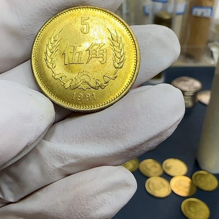 其他普通金属1981长城五角一枚扣盒