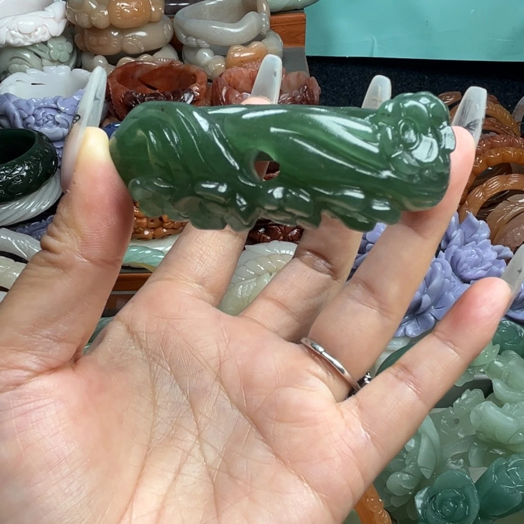 石英质玉未镶嵌雕花手镯