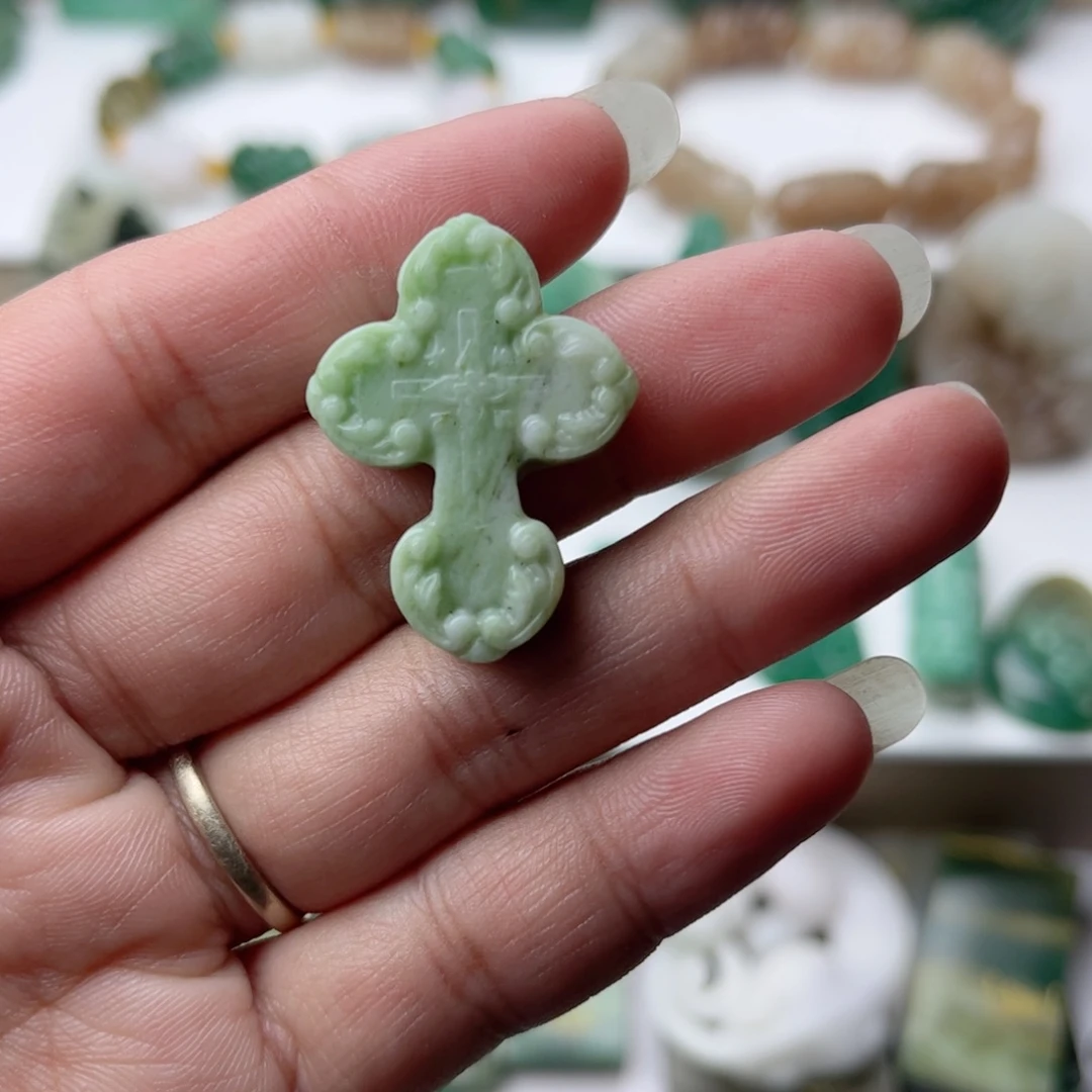 独山玉未镶嵌挂件