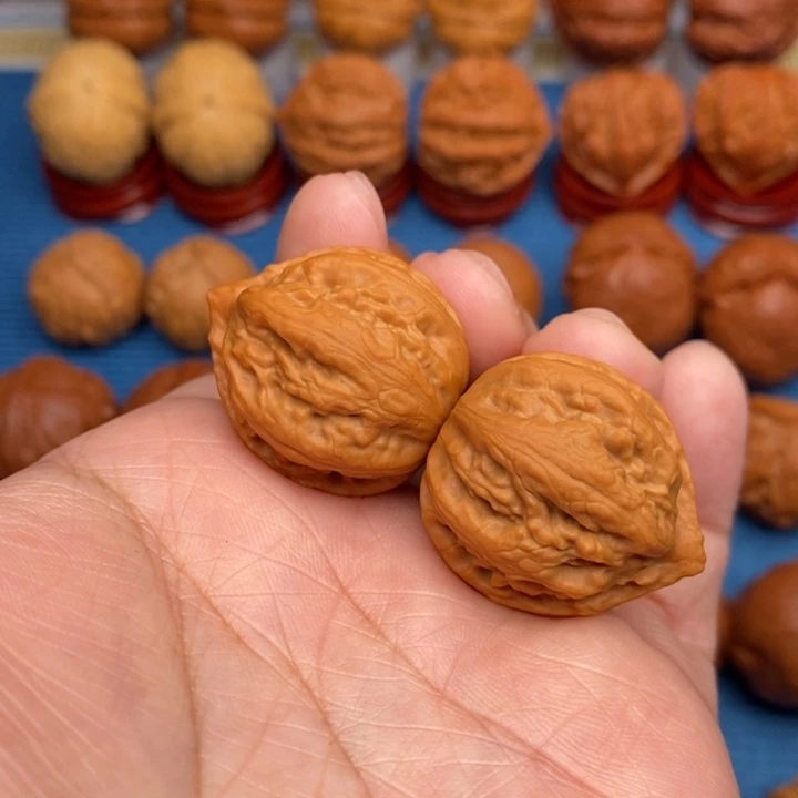 把件文玩核桃小赤龙