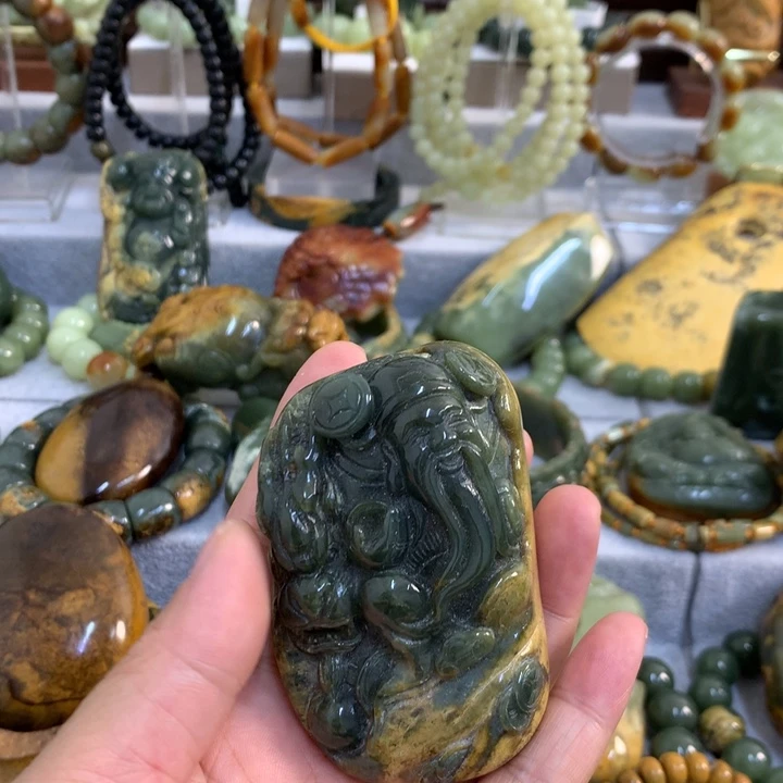 岫岩河磨玉（透闪石质玉）未镶嵌把件