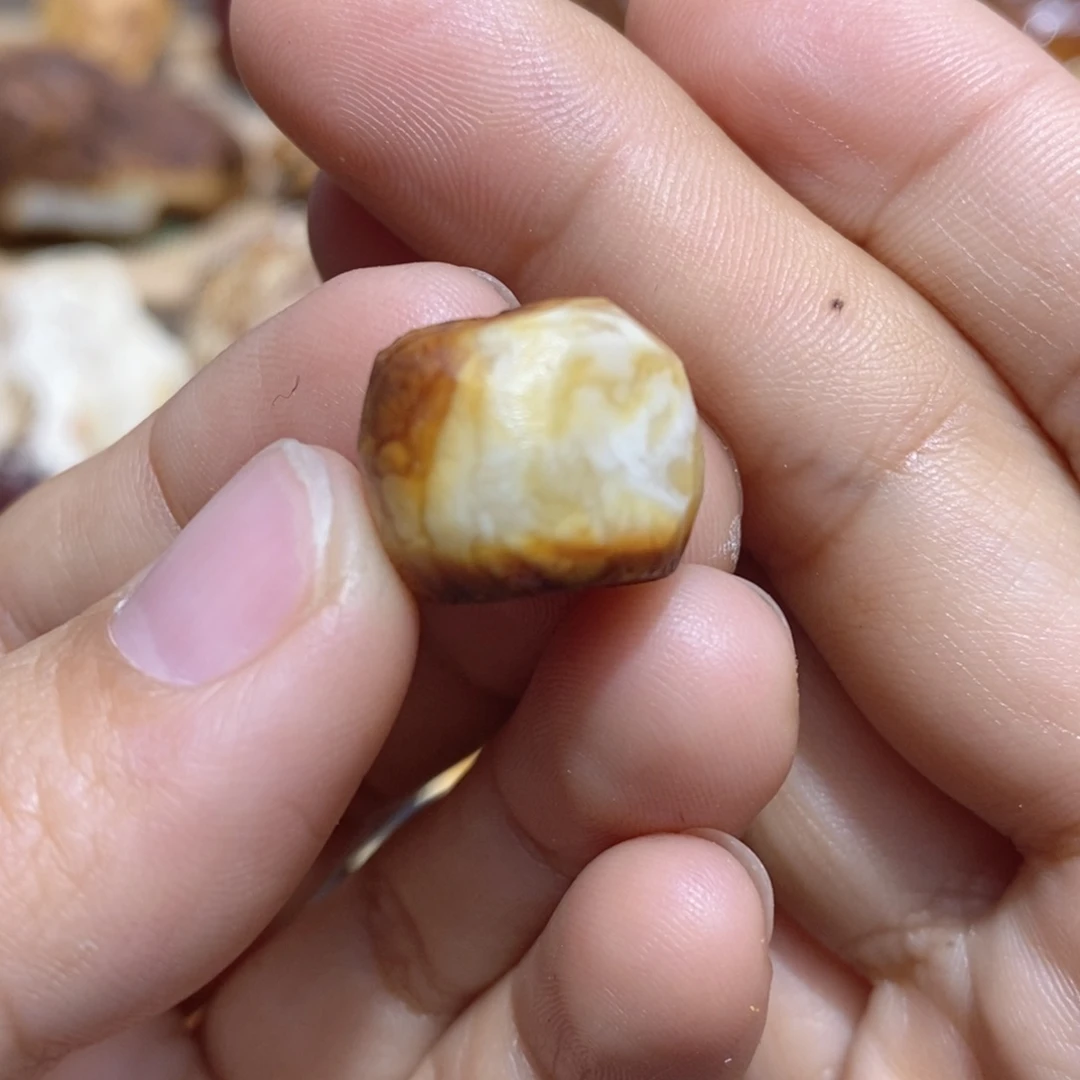 定制琥珀蜜蜡原石