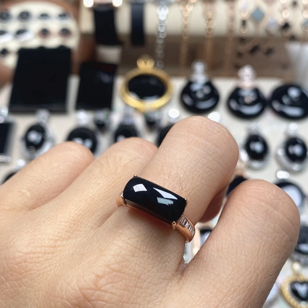 翡翠18K金镶嵌戒指