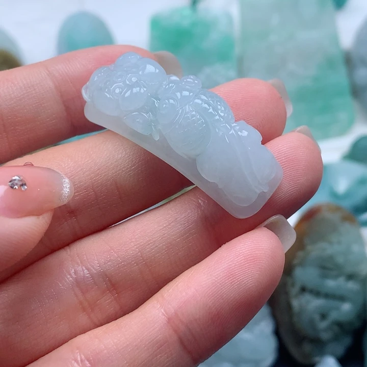 定制翡翠未镶嵌手牌