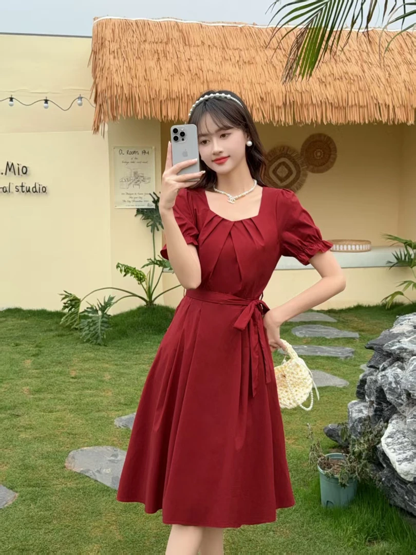 夏季法式红色方领锁骨女设计感收腰绑带褶皱百搭正肩连衣裙