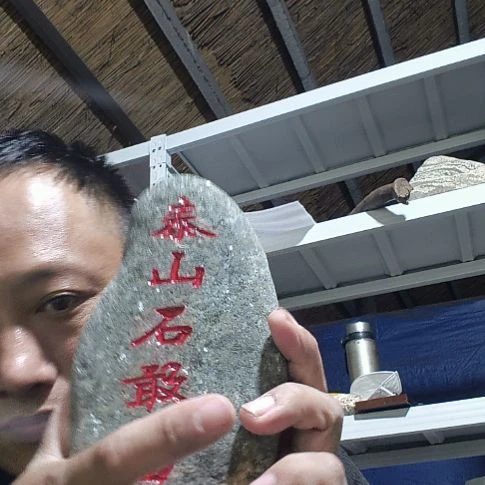 人***律天然葫芦雕刻。天然