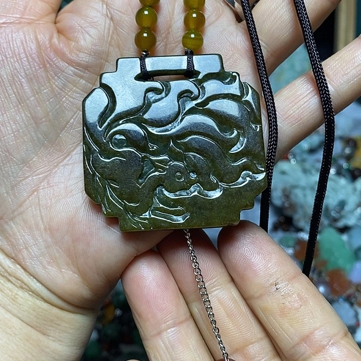 翡翠未镶嵌吊坠(赠链)