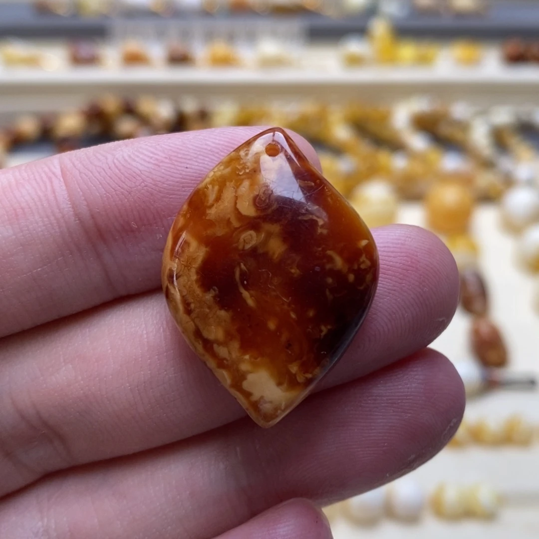 琥珀未镶嵌珠宝奇石