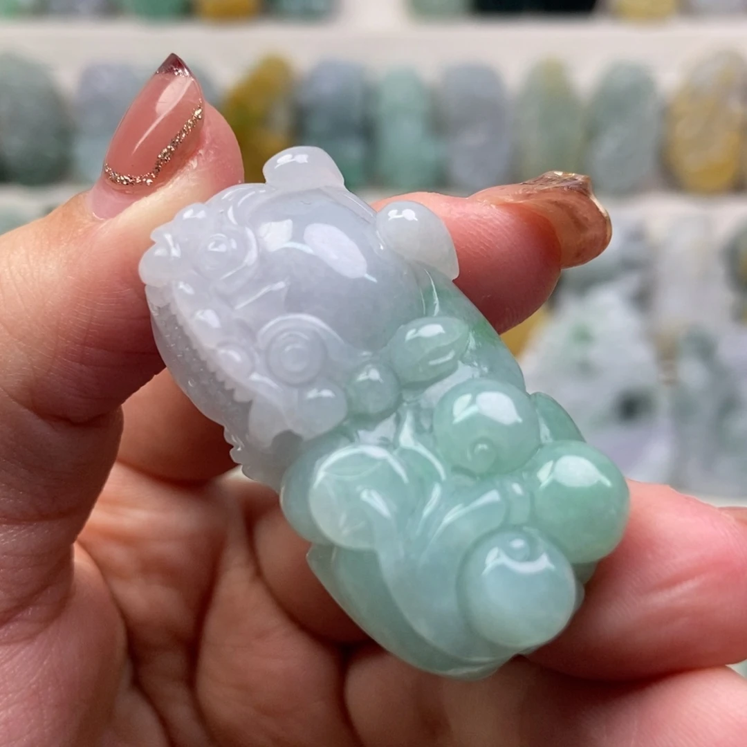 翡翠吊坠(赠链)未镶嵌