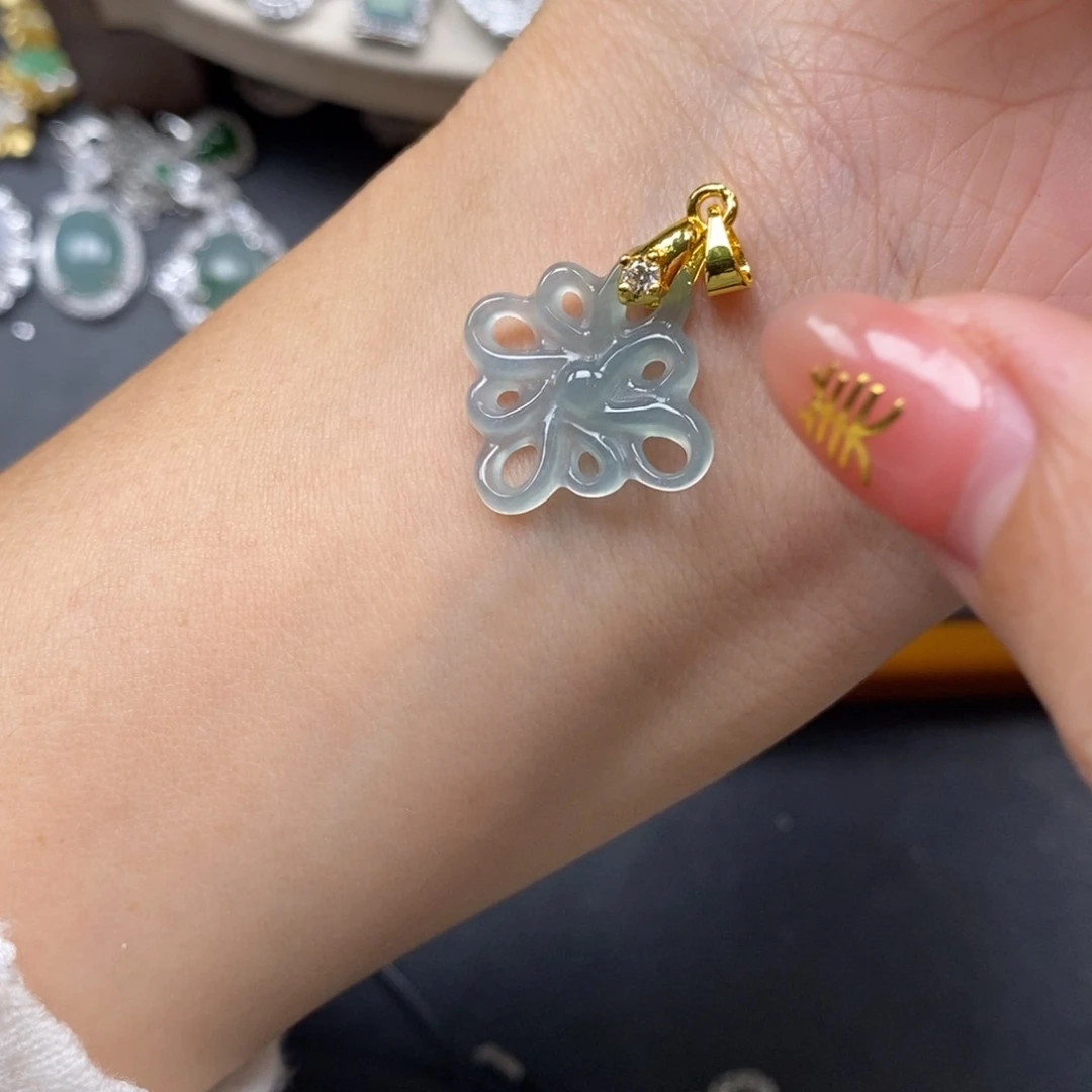 翡翠颈饰未镶嵌翡翠