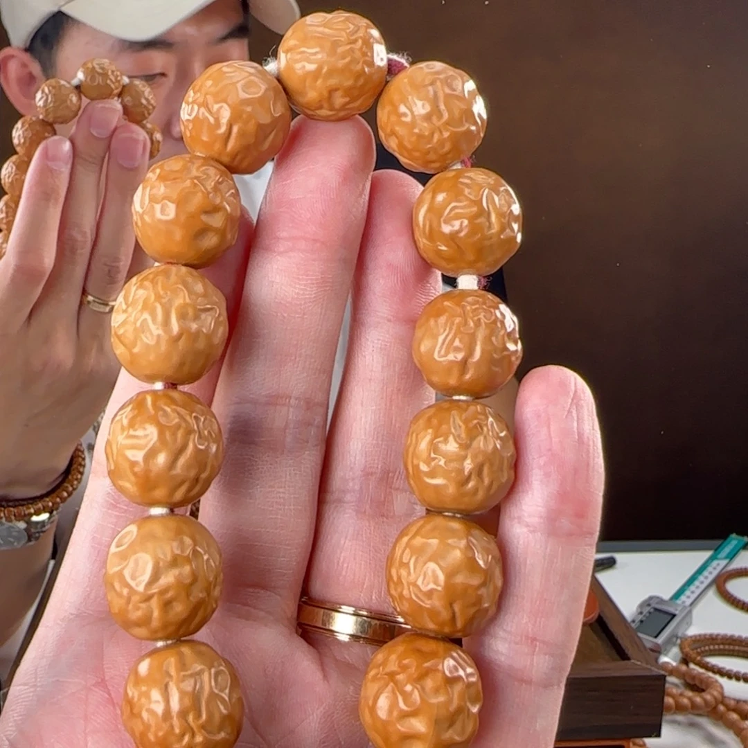 吊坠猴头核桃大枣