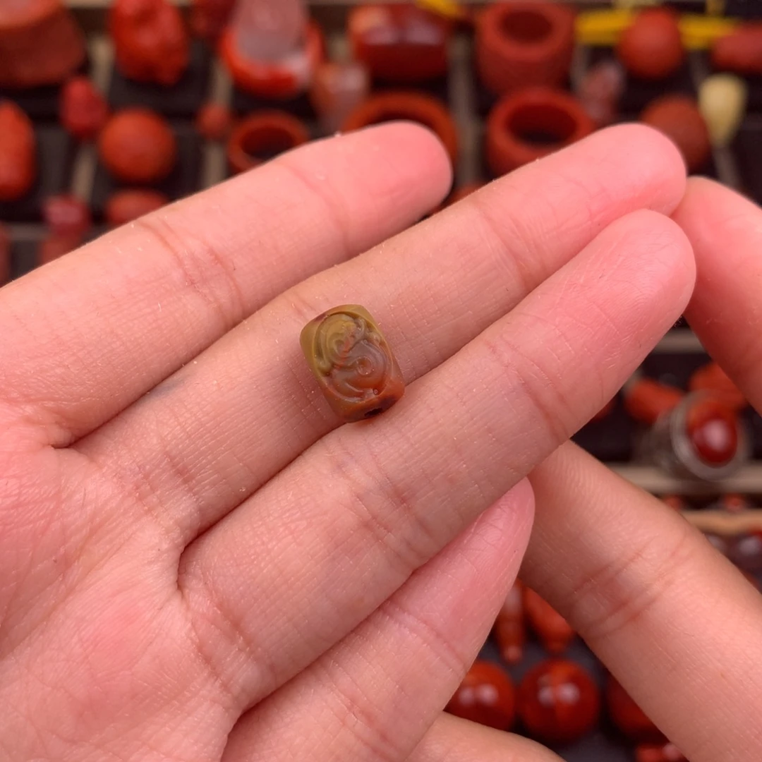 南红玛瑙未镶嵌绿皮包浆仿古龙背云7+