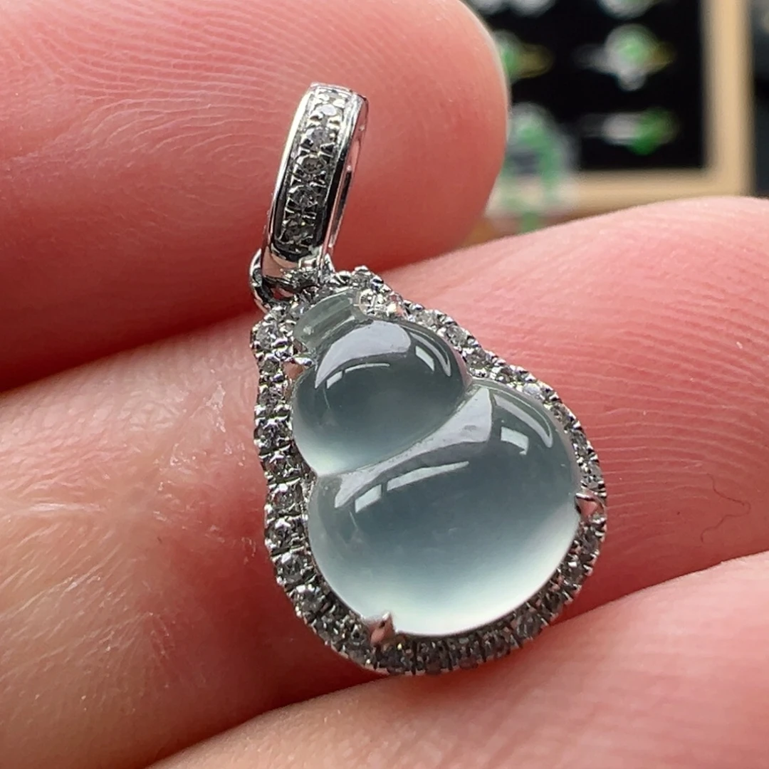 翡翠18K金镶嵌颈饰葫芦9.2