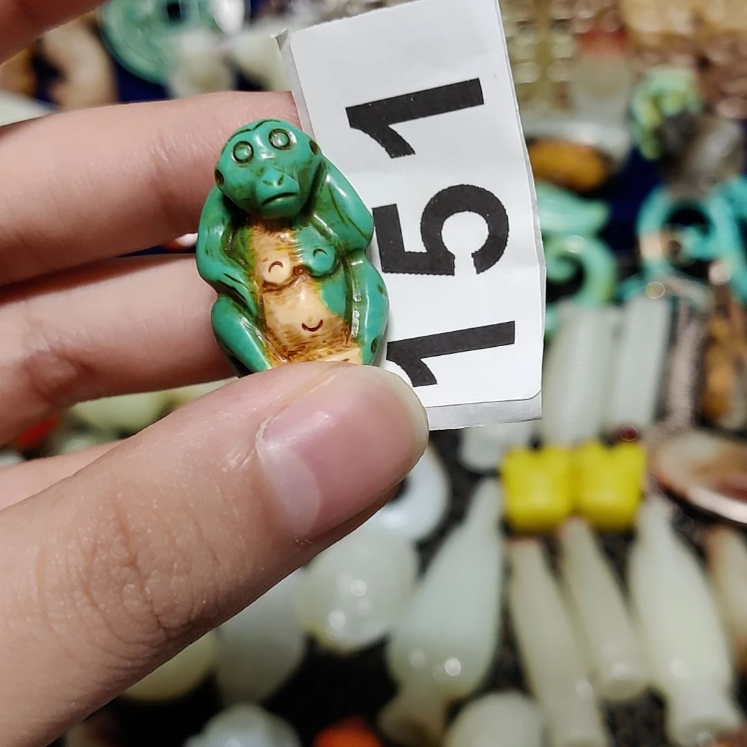 透闪石质玉未镶嵌颈饰