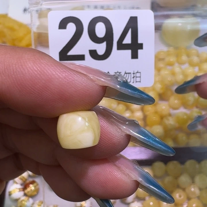 裸石琥珀未镶嵌9.2×7.7直切