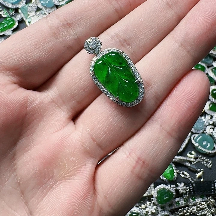 翡翠颈饰未镶嵌天然A货翡翠放漏