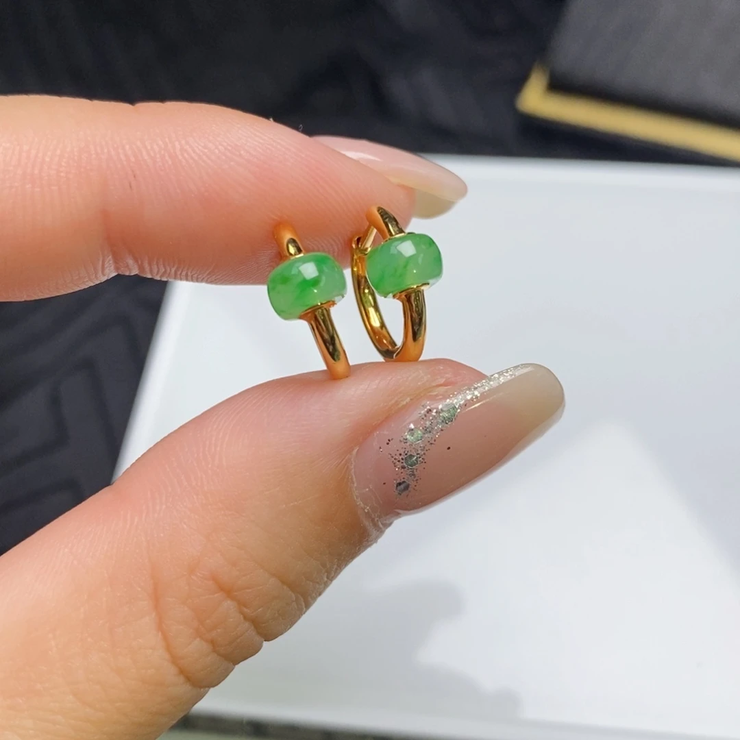 18K金镶嵌翡翠耳饰小桶珠