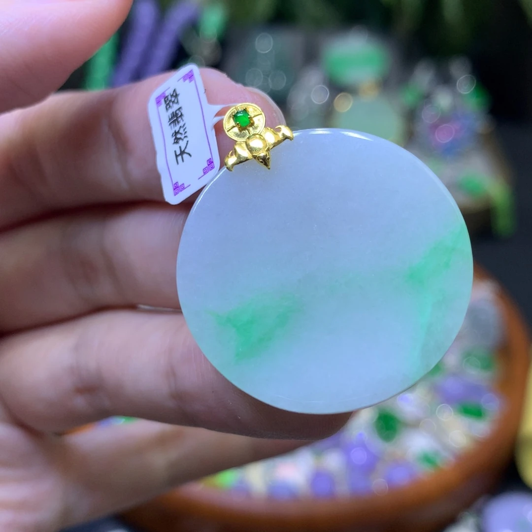 颈饰18K金镶嵌翡翠