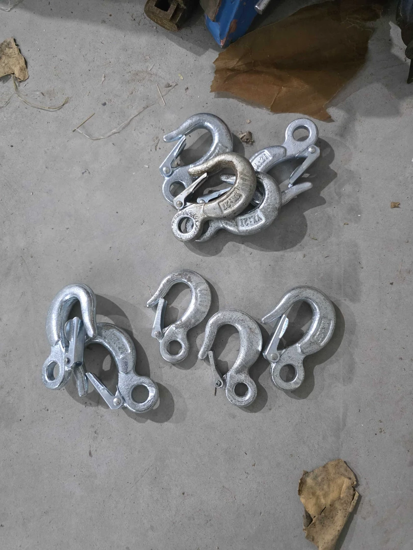 白色的小钩子发货2个