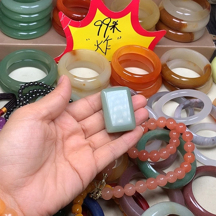 未镶嵌手镯石英质玉