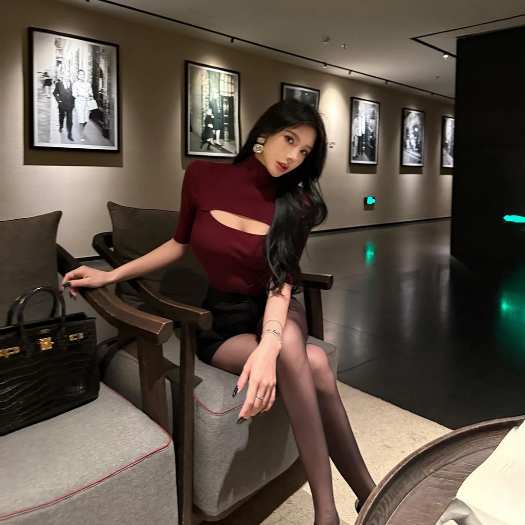 网红款性感镂空显胸中袖针织衫女紧身弹力内搭外穿立领气质短上衣