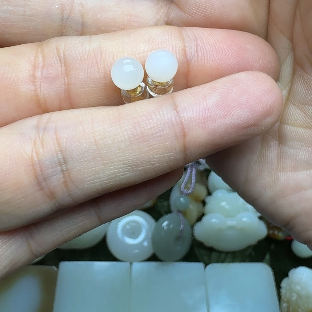 和田玉耳饰18K金镶嵌J****花