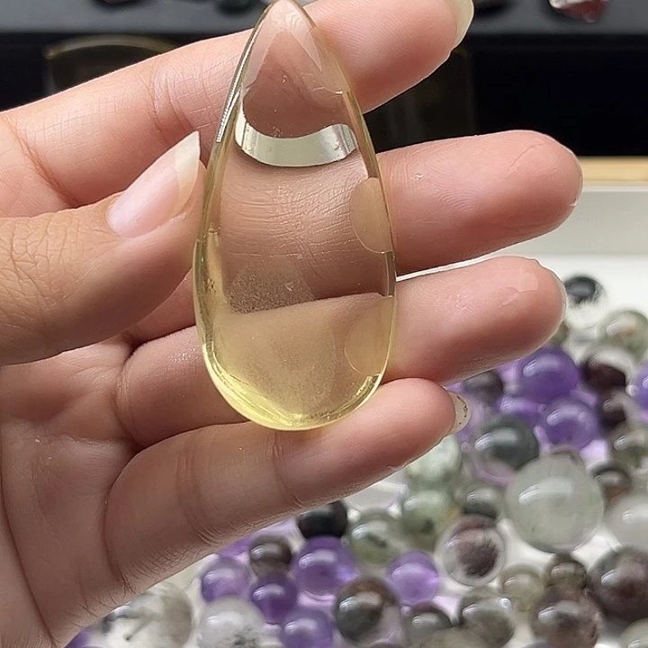 莹***儿吊坠(赠链)未镶嵌水晶