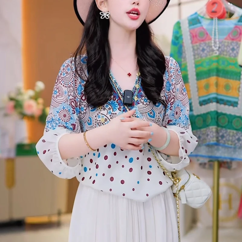 2025夏季新款V领波点T恤女显瘦减龄独特设计感洋气气质上衣