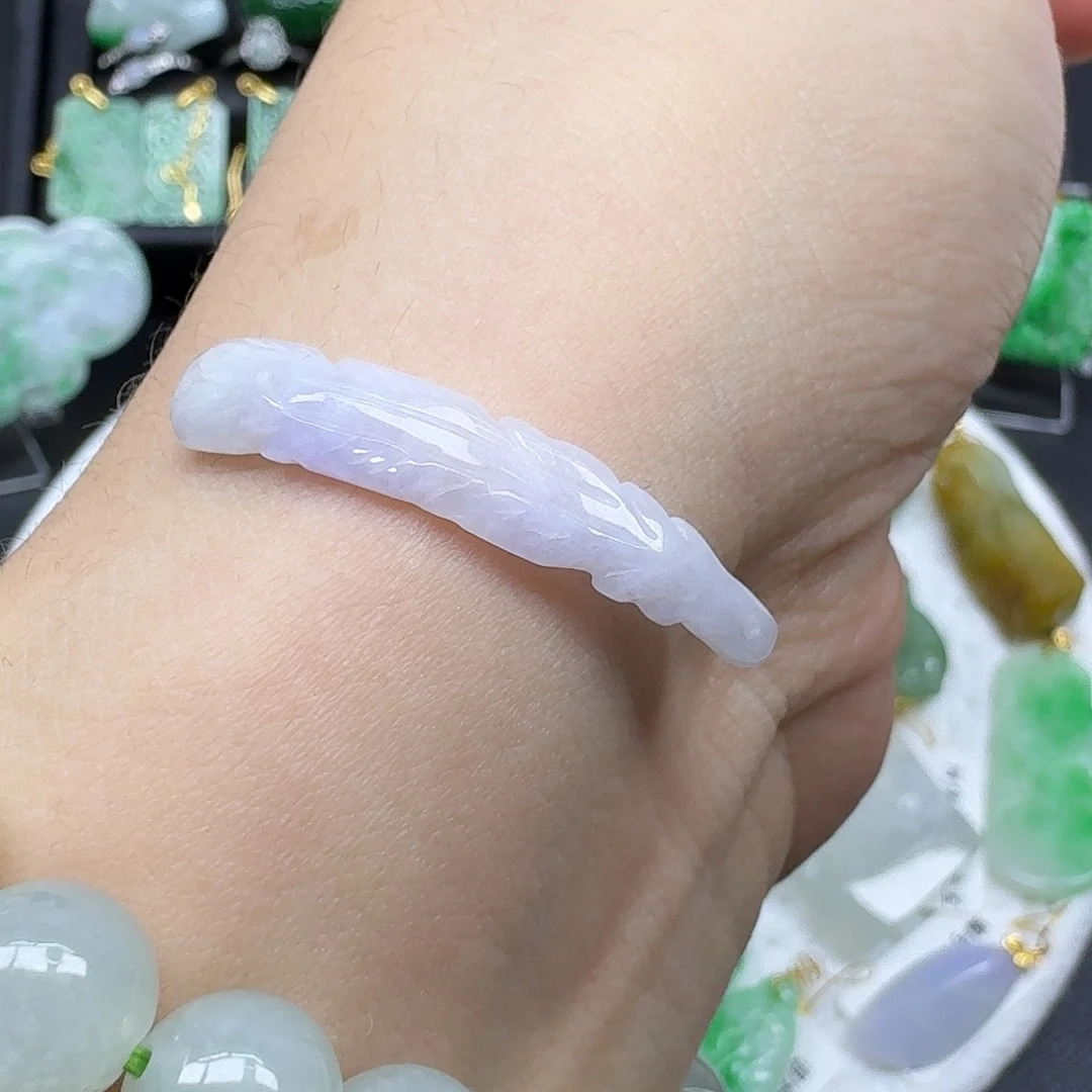 翡翠未镶嵌颈饰紫羽毛手牌