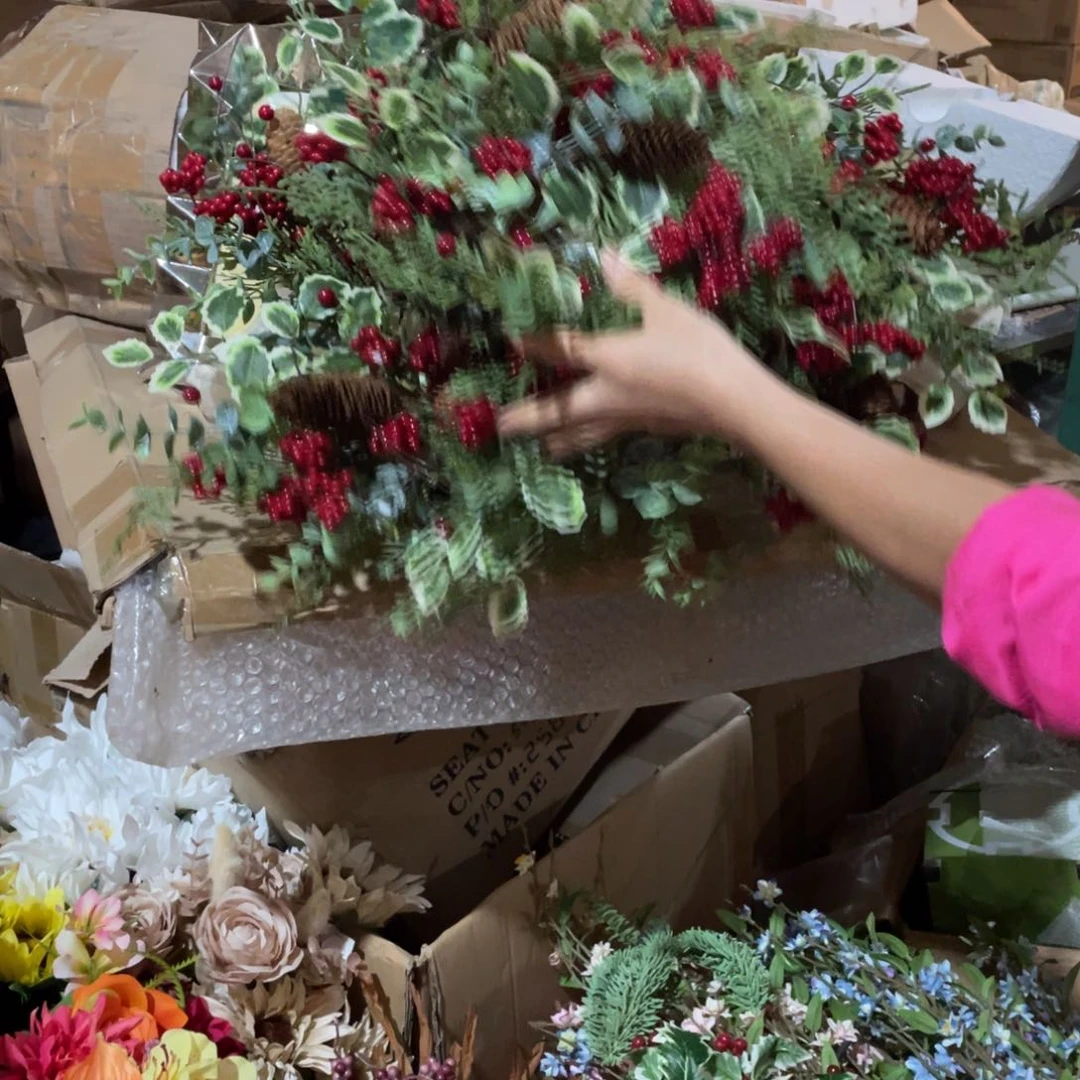 幸**鱼陶瓷花瓶，部分微瑕